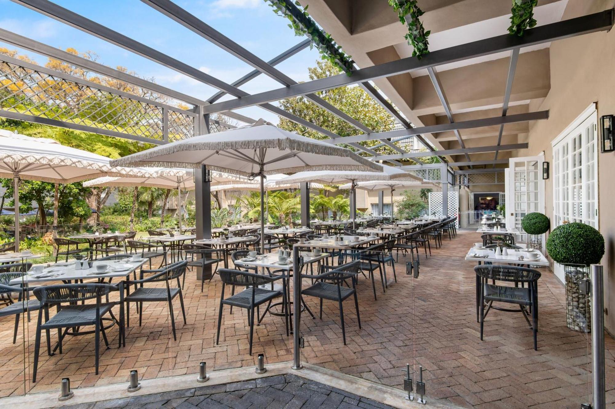 Protea Hotel By Marriott Johannesburg Balalaika Sandton Kültér fotó