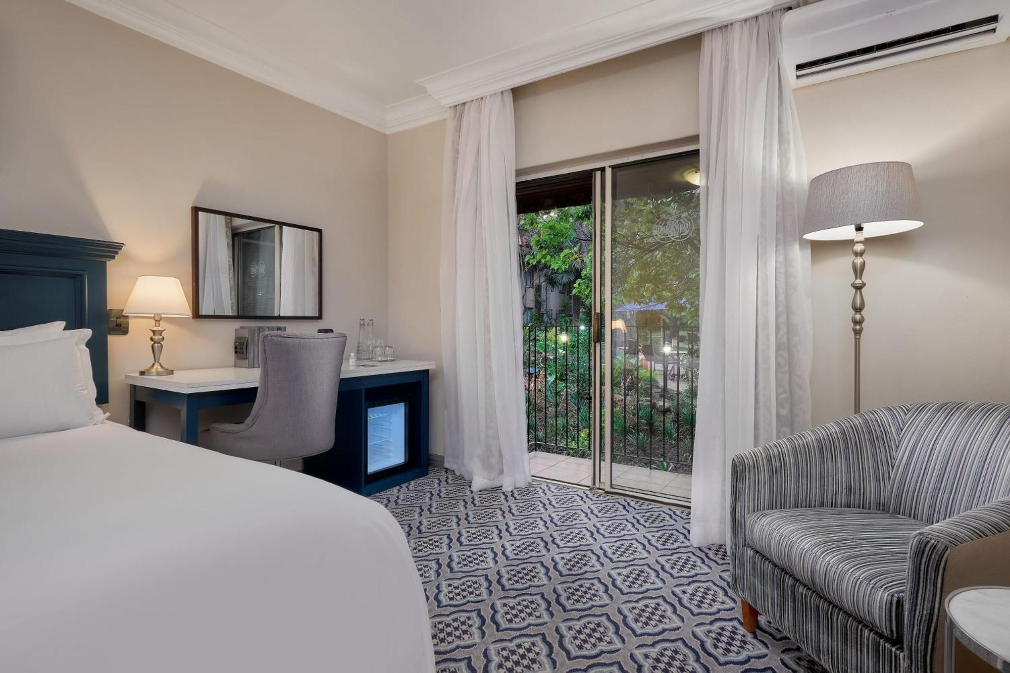 Protea Hotel By Marriott Johannesburg Balalaika Sandton Kültér fotó