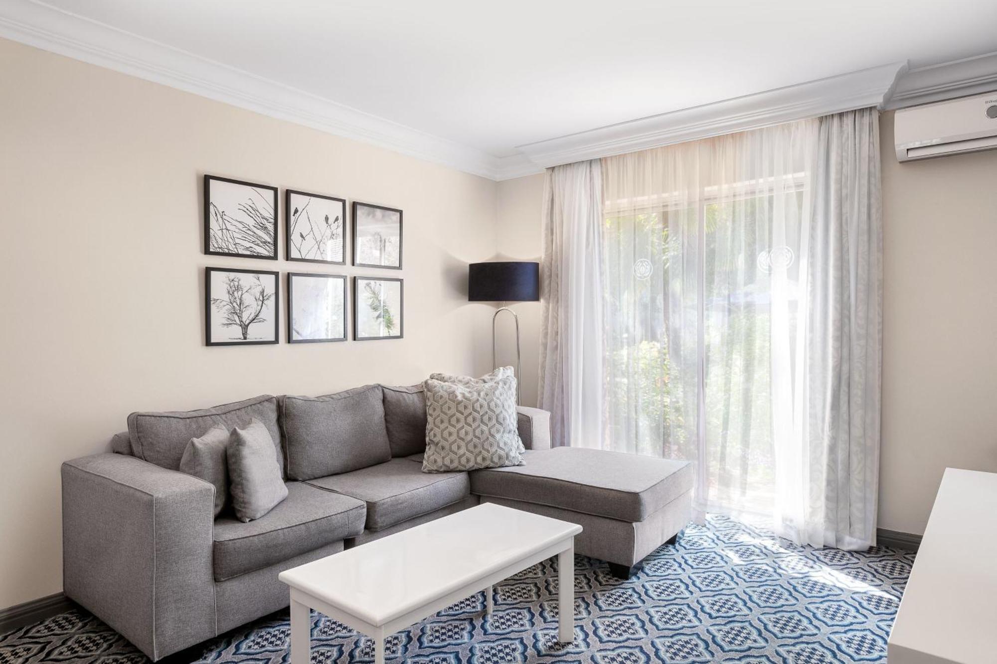 Protea Hotel By Marriott Johannesburg Balalaika Sandton Kültér fotó